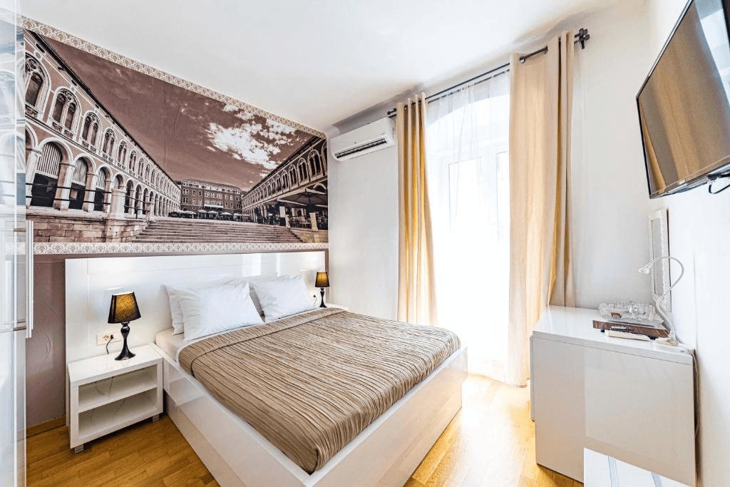 Riva City Rooms — bed and lighting